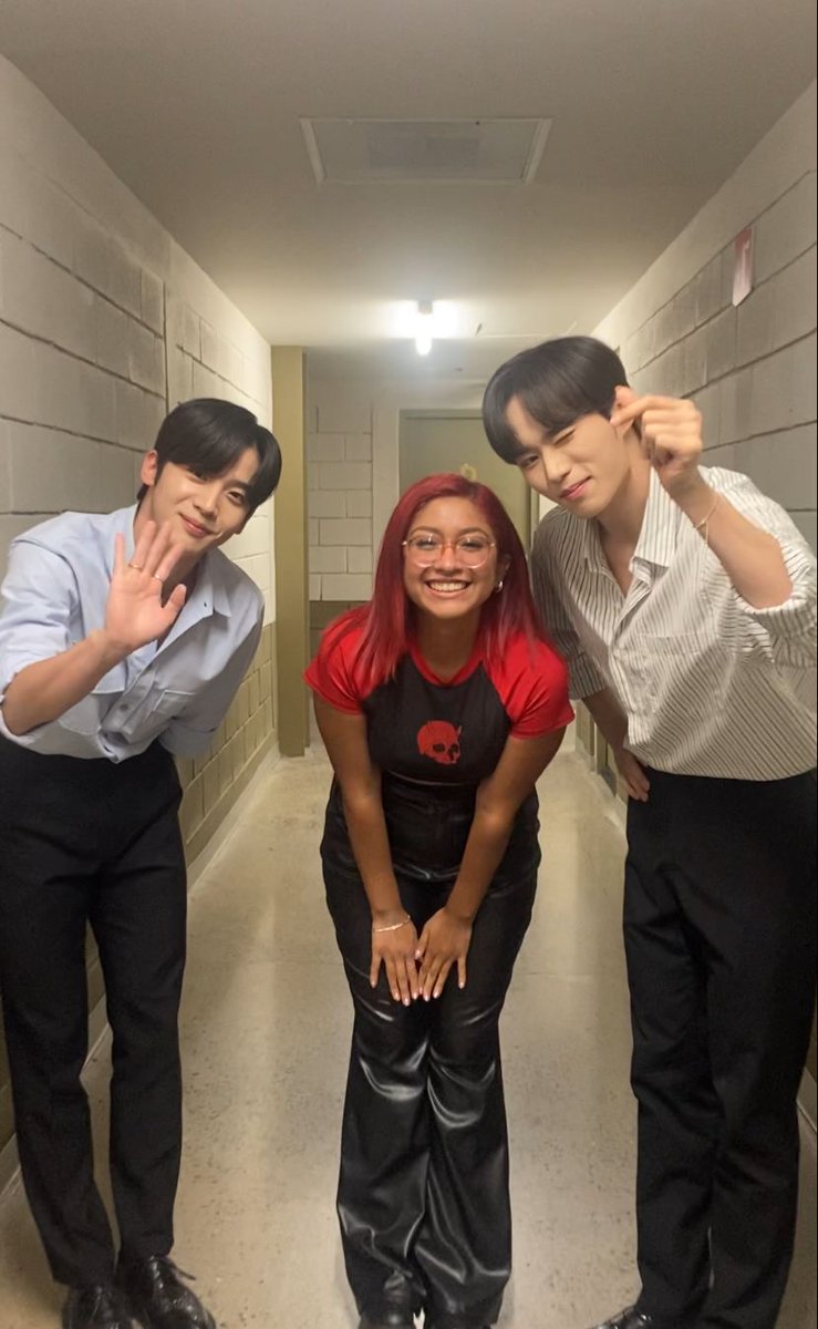 ana_delarosag's tweet photo. Hoy pude conocer a @WEi__Official y no puedo ser más feliz. Que bellas personas. LOS AMO! MEXICO LOVES YOU! #WEi #WEienMonterrey #FirstLoveTour https://t.co/FunQAIPYk9