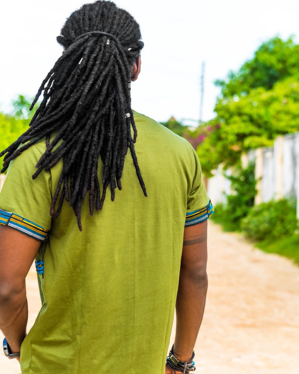 Grosvenor_MB's tweet photo. I rarely get to see my hair from the back, kumbe it's actually becoming a beast 🙌🏾🔥 https://t.co/JOt5tpe5gI