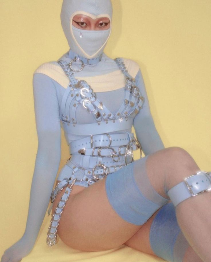 Ash plops down onto the『 Reader』's lap wearing this.
