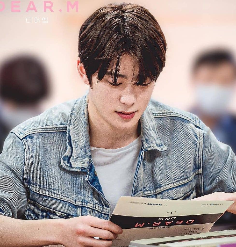 214fix's tweet photo. dude looks like jaehyun more than jaehyun himself https://t.co/H1VbxkxA15