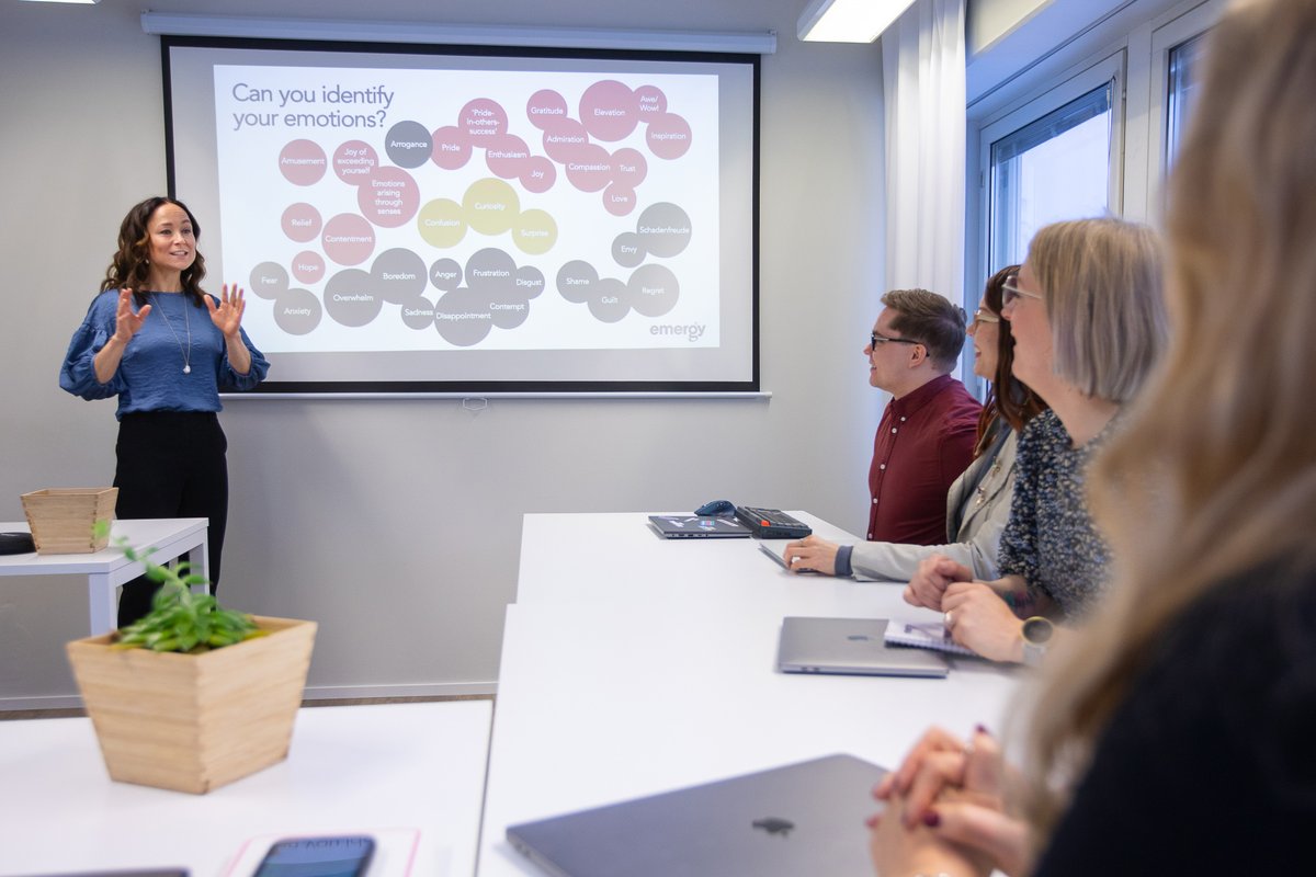 A good emotional climate is characterized by the ability to express all kinds of emotions in a constructive way. 
𝑻𝒉𝒆𝒓𝒆 𝒂𝒓𝒆 𝒏𝒐 𝒃𝒂𝒅 𝒆𝒎𝒐𝒕𝒊𝒐𝒏𝒔,𝒐𝒏𝒍𝒚 𝒃𝒂𝒅 𝒘𝒂𝒚𝒔 𝒕𝒐 𝒅𝒆𝒂𝒍 𝒘𝒊𝒕𝒉 𝒆𝒎𝒐𝒕𝒊𝒐𝒏𝒔.
#emotionalagency #futureofwork