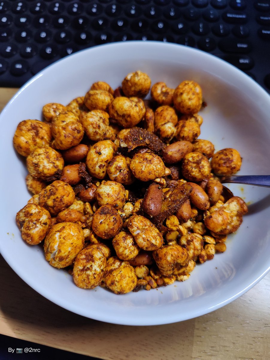 2nrc's tweet photo. #myClick #mySnacks இப்படிலாம் செஞ்சா எப்படி ஆபீஸ் போக மனசு வரும் 😅 https://t.co/H01RrhSEze