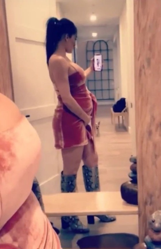 Brie Bella tweet media