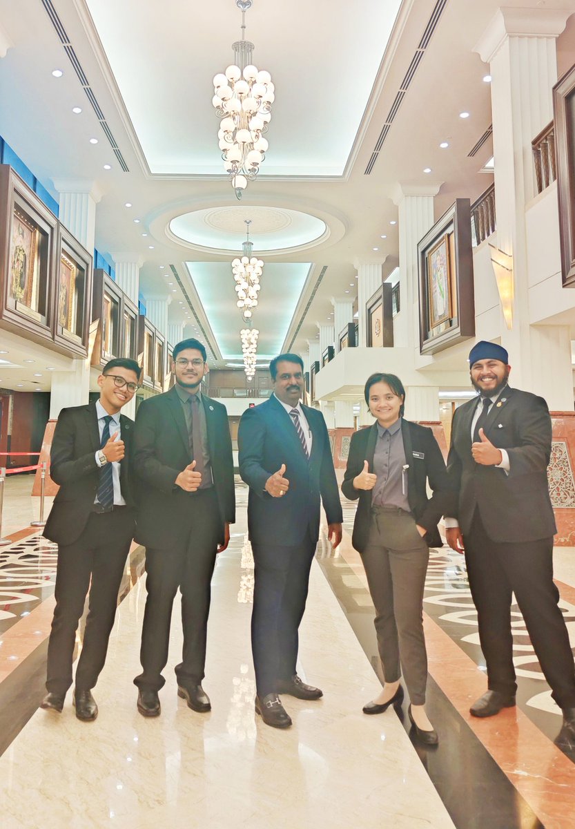 AnanthanSoma's tweet photo. Bersama Felo Perdana Batch 2022 di Parlimen Malaysia.
#DrSAnanthan #TYTTSV #MIC #FeloPerdana #Parlimen https://t.co/7j8BlqLCRt