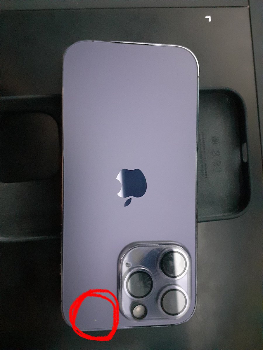 vaish_naman's tweet photo. @AppleSupport @Apple 
unicorn store sold me a defective #iPhone14Pro https://t.co/nvRVTXaxfF