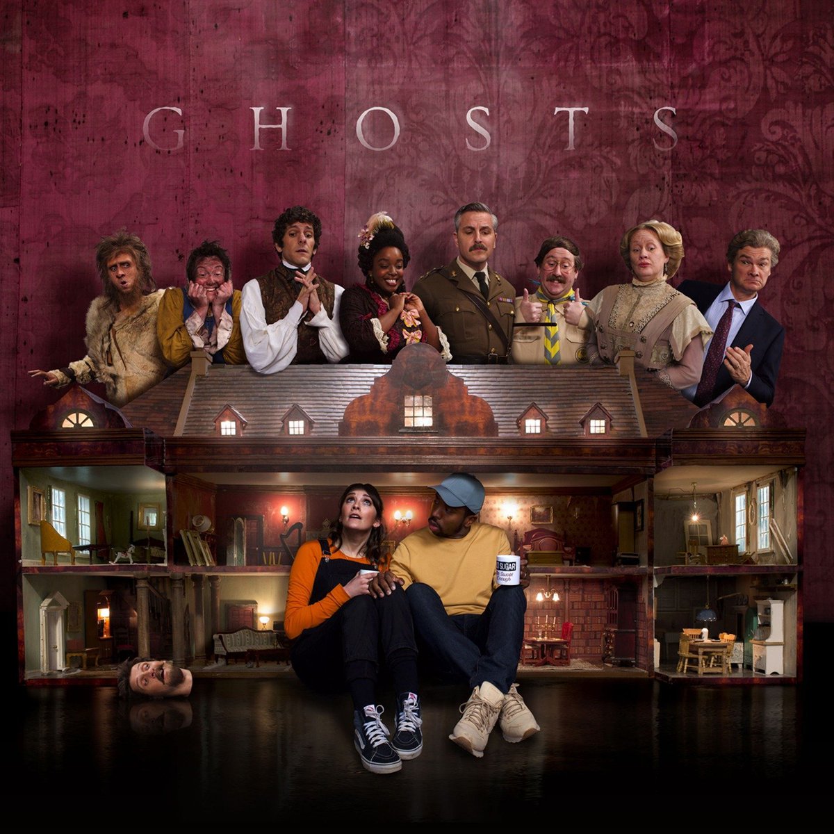 definitelypuroi's tweet photo. Ghosts (BBC) สนุกมากกกก อลิสันย้ายเข้าไปอยู่ในคฤหาสน์ผีสิงแล้วเกิดเหตุการณ์บางอย่างทำให้มองเห็นผีได้ ผีในบ้านก็มาจากต่างยุคกัน มีตั้งแต่ผีมนุษย์ถ้ำ ผีนักการเมือง ผีกวี ผีทหาร มันตลกมาก เป็น sense of humour ที่ใช่ ดูแล้วหยุดไม่ได้เลยเรื่องนี้ เป็นช่วงเวลาดูซีรีส์ที่ดีมากจริงๆ https://t.co/WdTZ212OGU
