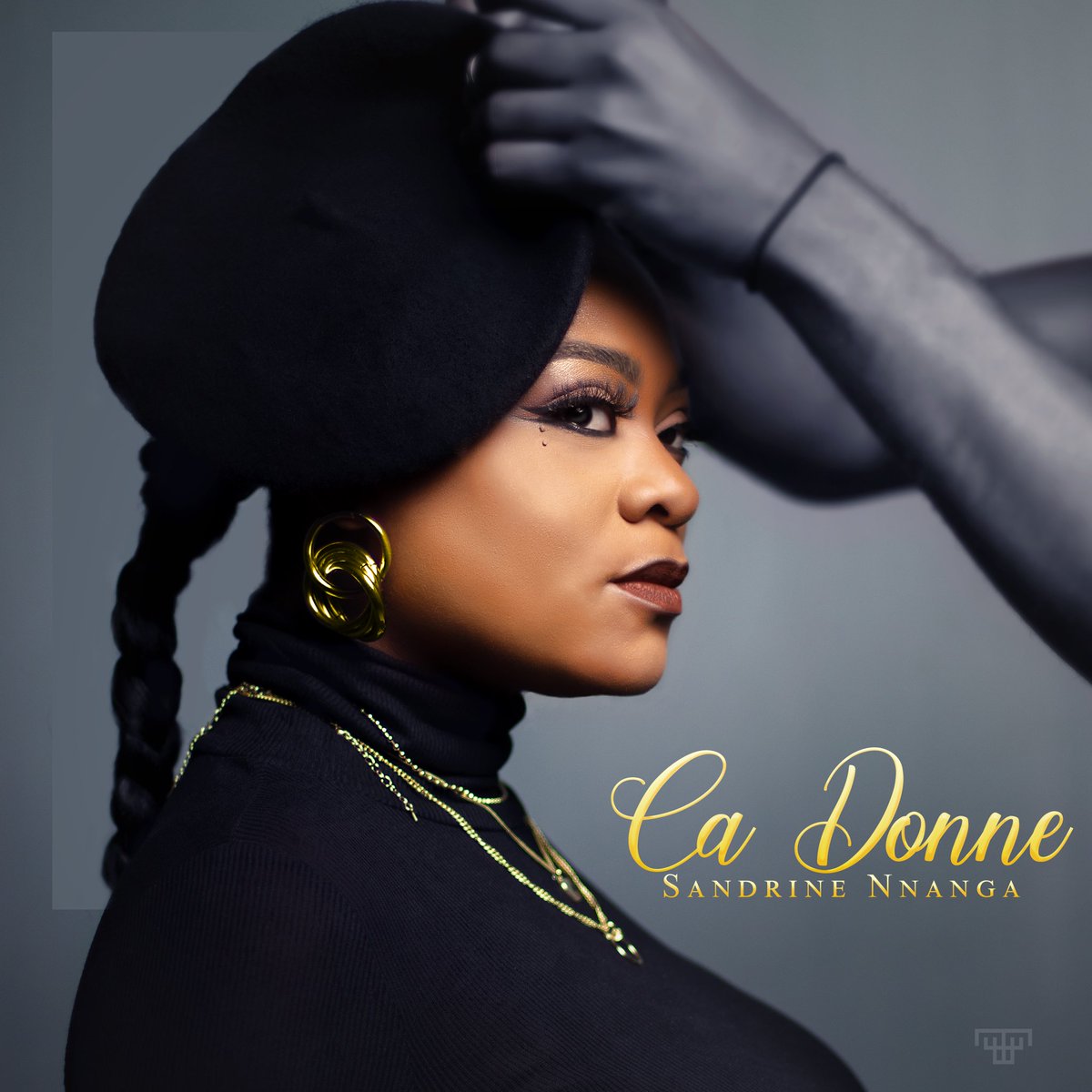 Reporter4Music's tweet photo. Un mois après son titre éponyme #TonFeu qui est à la tête les charts nationaux 🇨🇲🌍 @sandrinennanga annonce la sortie fin Octobre 2022 d'un nouveau projet: #ÇaDonne 

📸: @mylypictures
DA: @arnoldbatileck
MUA:Boris_thadee_Makeovers
ArtWork: @callme_adah

#Cameroun #SandrineNnanga https://t.co/19TeJrgmLe