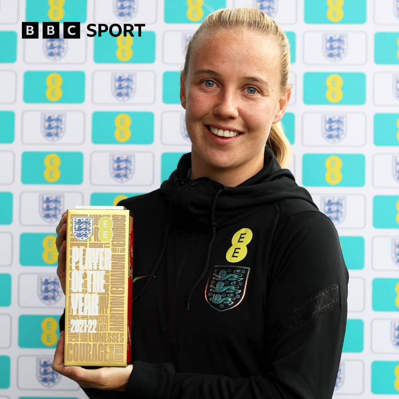 BBCSport's tweet photo. Arsenal forward Beth Mead has been voted England women's Player of the Year for 2021-22 after an historic year for the Lionesses.

More ⬇️

#BBCFootball