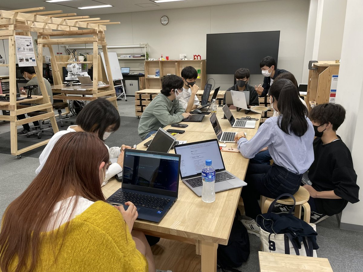 IdeaxTech0214's tweet photo. \  アイデアテックの日常  /
アイデアテックでは、普段メンバー達が集まり勉強会や交流などしております！

最近では、ハッカソンに参加するメンバーが多く、集まり話し合いをしている模様…！

#ideaxtech
#名城大学
#プログラミング
#エンジニア https://t.co/9wi0wSTHVW