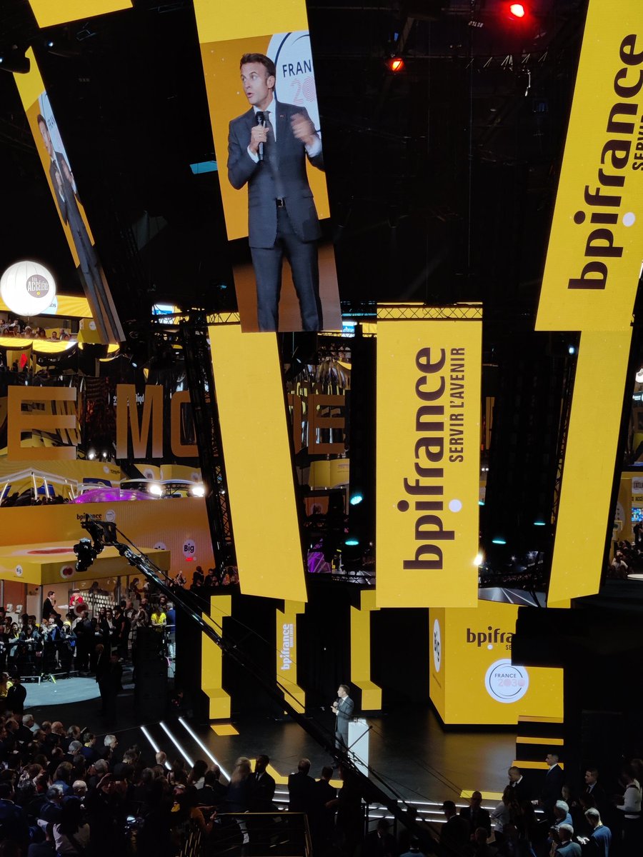 À l'événement BIG de <a href="/Bpifrance/">Bpifrance</a>.
<a href="/EmmanuelMacron/">Emmanuel Macron</a> "Il faut former plus développeurs et de chaudronniers. Il faut former aux métiers qui recrutent le plus."

C'est peu dire que nous partageons cette vision chez <a href="/Oclock_io/">O'clock</a> ! Amitiés à nos amis chaudronniers 🤜🤛