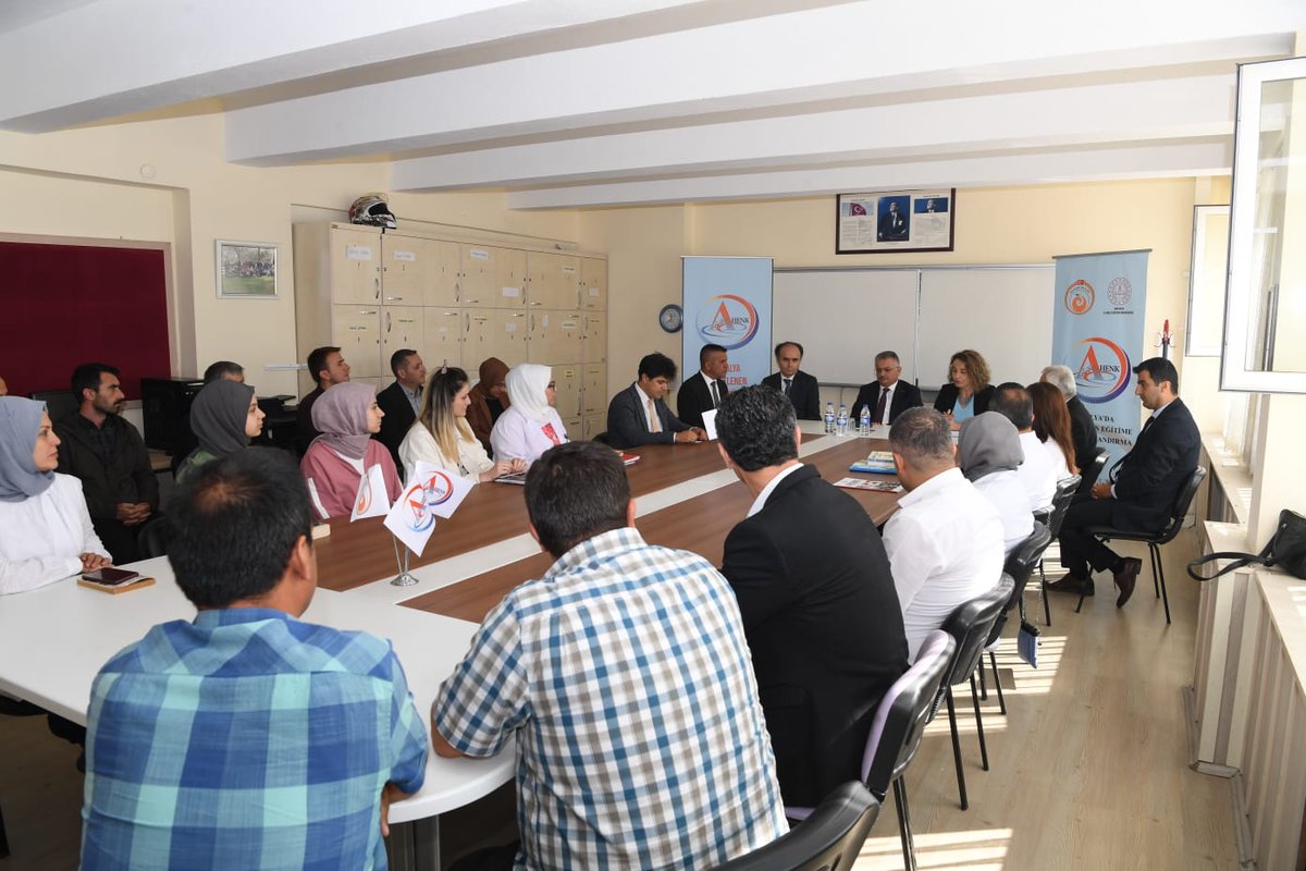 AHENK (@antalyaahenk) on Twitter photo Valimiz Sayın <a href="/ersinyazici1/">Ersin YAZICI</a>, #Ahenk Projesi kapsamında Korkuteli Lokman Hekim Mesleki ve Teknik Anadolu Lisesi öğrenci ve öğretmenleri ile bir araya geldi. Öğrencilerimiz ile birlikte kitap okuyarak onlarla sohbet etti.
@antalyavalilik
<a href="/antalyamem07/">Antalya İl Millî Eğitim Müdürlüğü</a> Valimiz Sayın <a href="/ersinyazici1/">Ersin YAZICI</a>, #Ahenk Projesi kapsamında Korkuteli Lokman Hekim Mesleki ve Teknik Anadolu Lisesi öğrenci ve öğretmenleri ile bir araya geldi. Öğrencilerimiz ile birlikte kitap okuyarak onlarla sohbet etti.
@antalyavalilik
<a href="/antalyamem07/">Antalya İl Millî Eğitim Müdürlüğü</a>