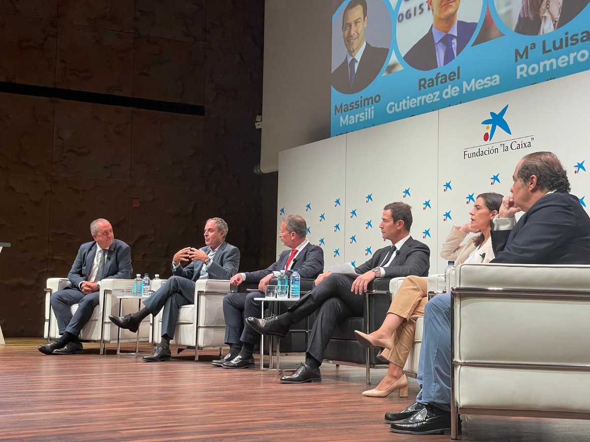 forodelogistica's tweet photo. Foro de Talento Logístico 2022 💡 | Edición España

Ha llegado el momento de la primera mesa de debate. En ella hemos tratado “El talento como elemento diferencial para el futuro de una logística sostenible”

#FTL22 #forodelogística #fdl #formación #talento #talentologístico https://t.co/s2UtAOALMw