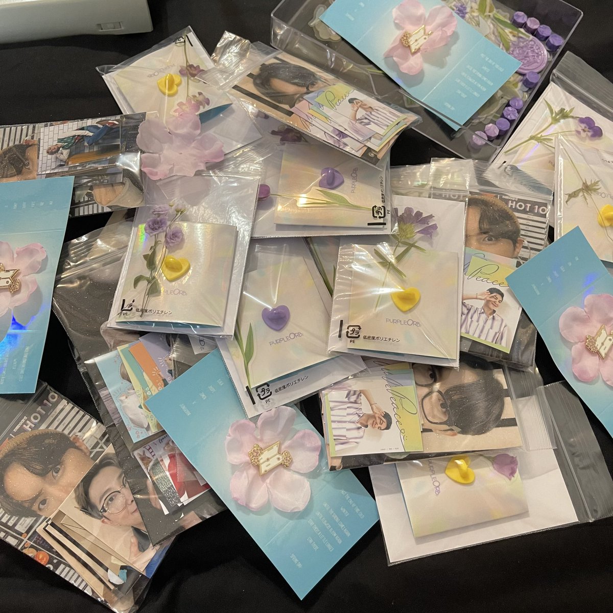 eternalchild0's tweet photo. I wonder if 23 sets is enough? Or if I will be able to make friends with 23 ARMY form different parts of the world? 🥰

Look for me at the concert ~
コンサートで私を探してね~
콘서트에서 저를 찾아주세요〜

💜✨

Section : G04 

#BTSBusanConcert #BTSYettocomeINBusan #btsソンムル https://t.co/NCvO11Iydo