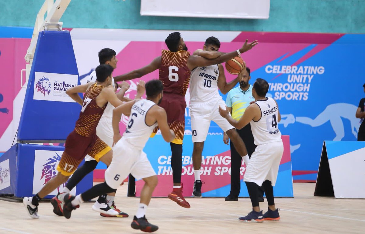 Nat_Games_Goa's tweet photo. The chase for the #Gold continues for the Basketball Competition on day 16 of the #36thNationalGames. 

Follow us for more updates. 

#NationalGamesGujarat #BasketBall #NationalGames2022 #UnityThroughSports #JudegaIndiaJitegaIndia #NationalGamesGujarat #cagers #sportsphotography https://t.co/eR29DNMKOp