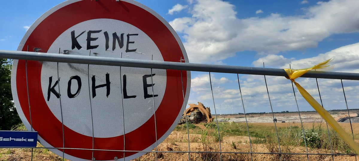 #Lützerath braucht uns alle. JETZT! RWE will für die Kohle das Dorf abbaggern. 

Daher treffen wir uns im Oktober jeden Sonntag ab 11:30 Uhr bei uns zu einen Dorfspaziergang. Los gehen wir um 12 Uhr und zeigen zusammen, dass wir viele sind und #LützerathBleibt.

#StandWithLützi