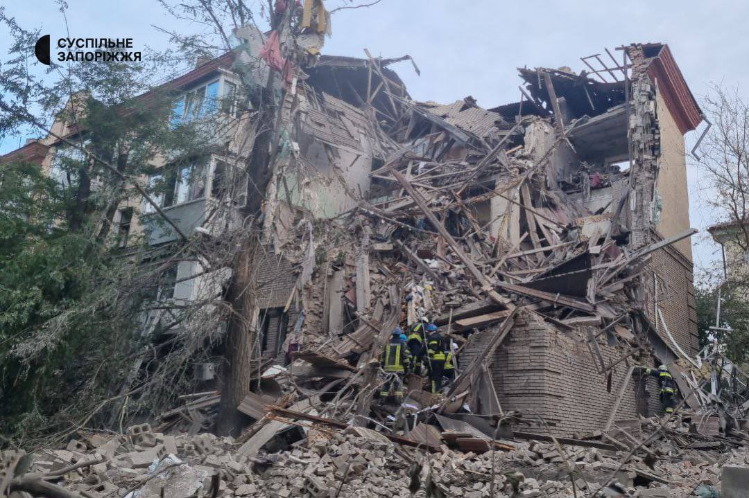 FedorovMykhailo's tweet photo. The Russian army loses on the battlefield, so it terrorizes the civil people. This is how the center of Zaporizhzhia looks today after Russian shelling. The whole world must recognize that Russia is a terrorist state. https://t.co/RzCuiWrkOn