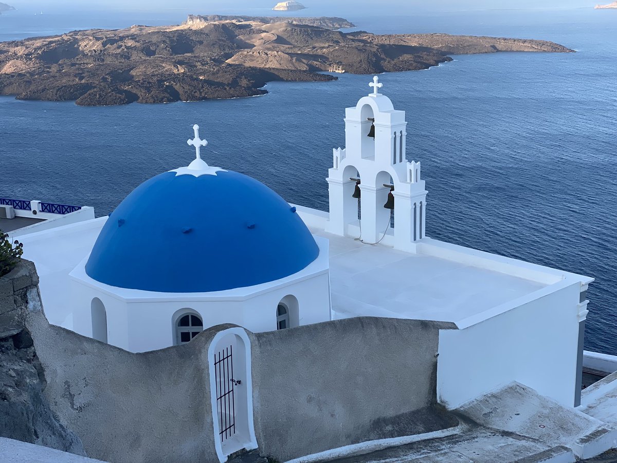 MacKnightRox's tweet photo. Santorini morning https://t.co/WNSqv8WbNQ