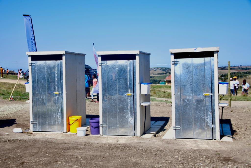 BraHlonisky's tweet photo. A billionaire President who heads a G20 country. A President who leads a Brics member went to unveil 3 toilets without running water for 60 children. https://t.co/FTUWhxGI6j