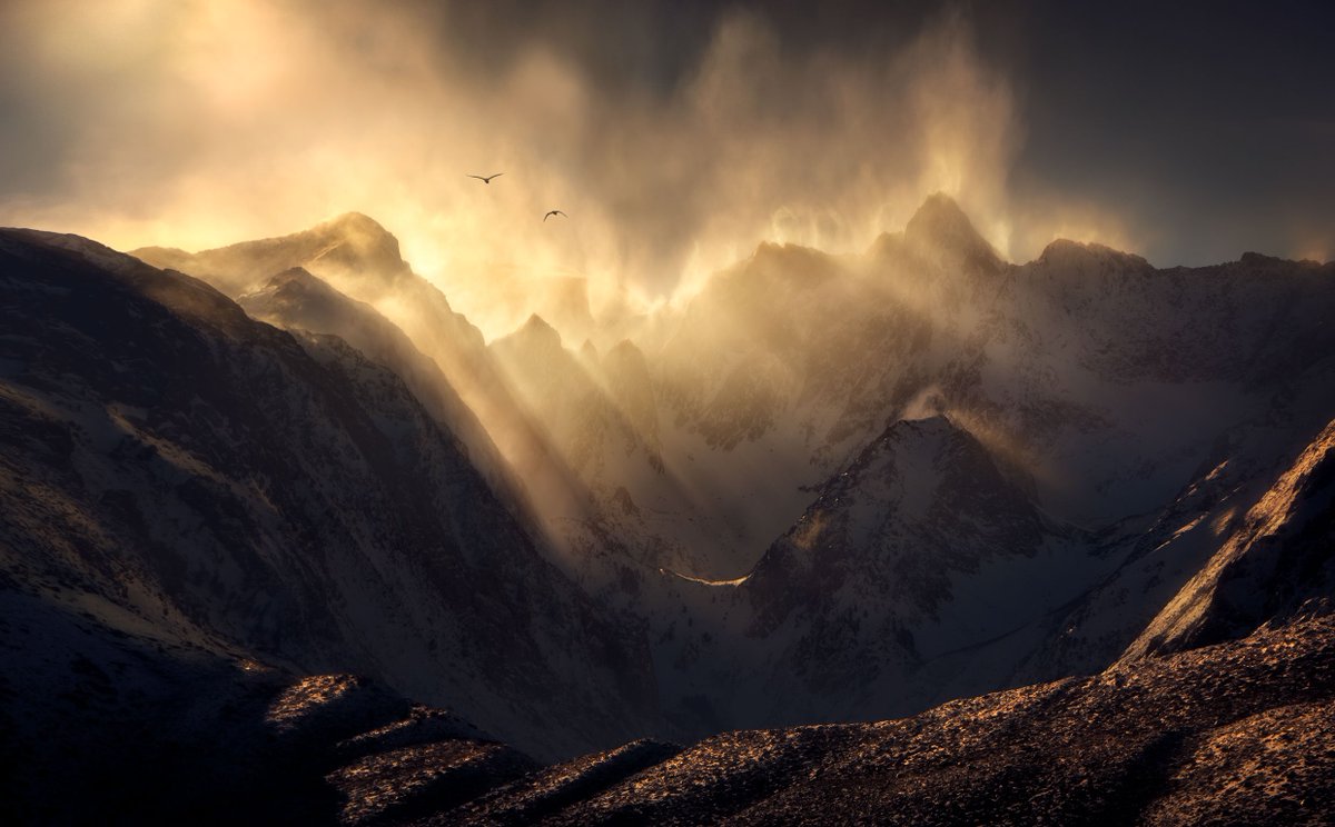 ryandyar's tweet image. The eastern front of the Sierra Nevada range in central California.