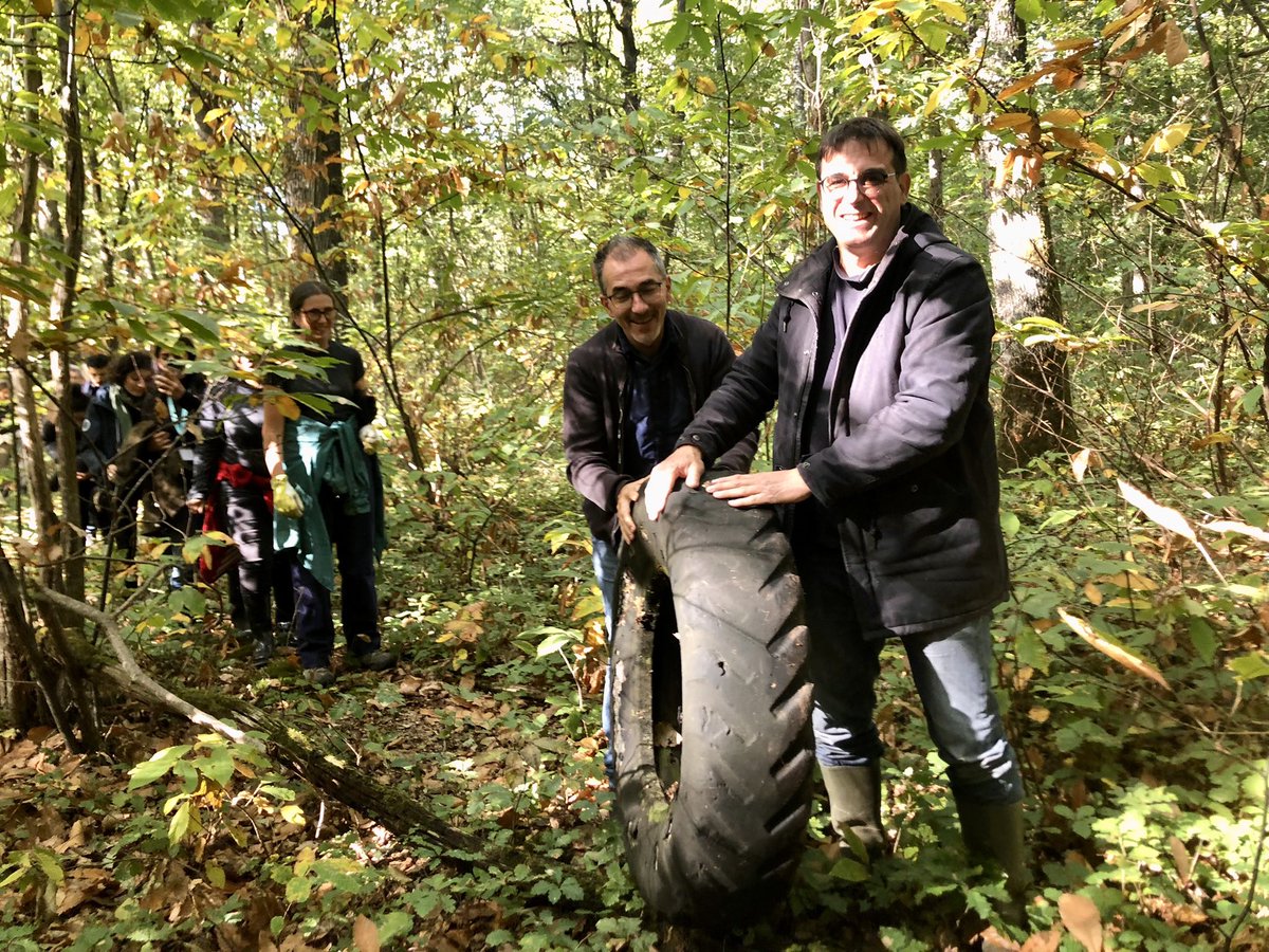 À Port royal, opération forêt propre avec les salariés engagés lors des #JourneesSolidairesSNCF  🌳 👍 une grande respiration pour tous🙏🌞@FondationSNCF @ONF_Officiel