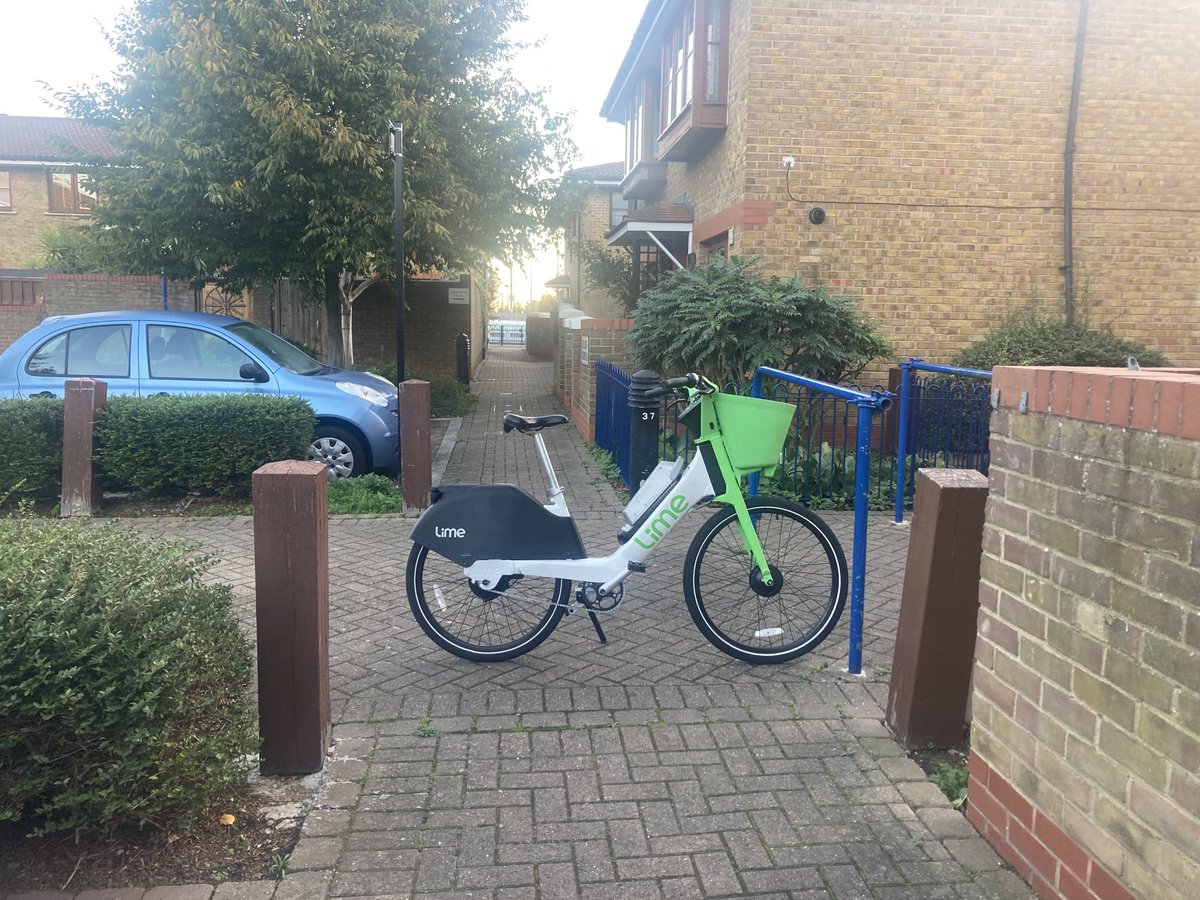 ⁦@limebike⁩ this is a great use of your bikes on a #housingestate for #elderly #people … but Happens everywhere. #dangerous #selfish. Do something about it please. #pedestrians #safety #dutyofcare