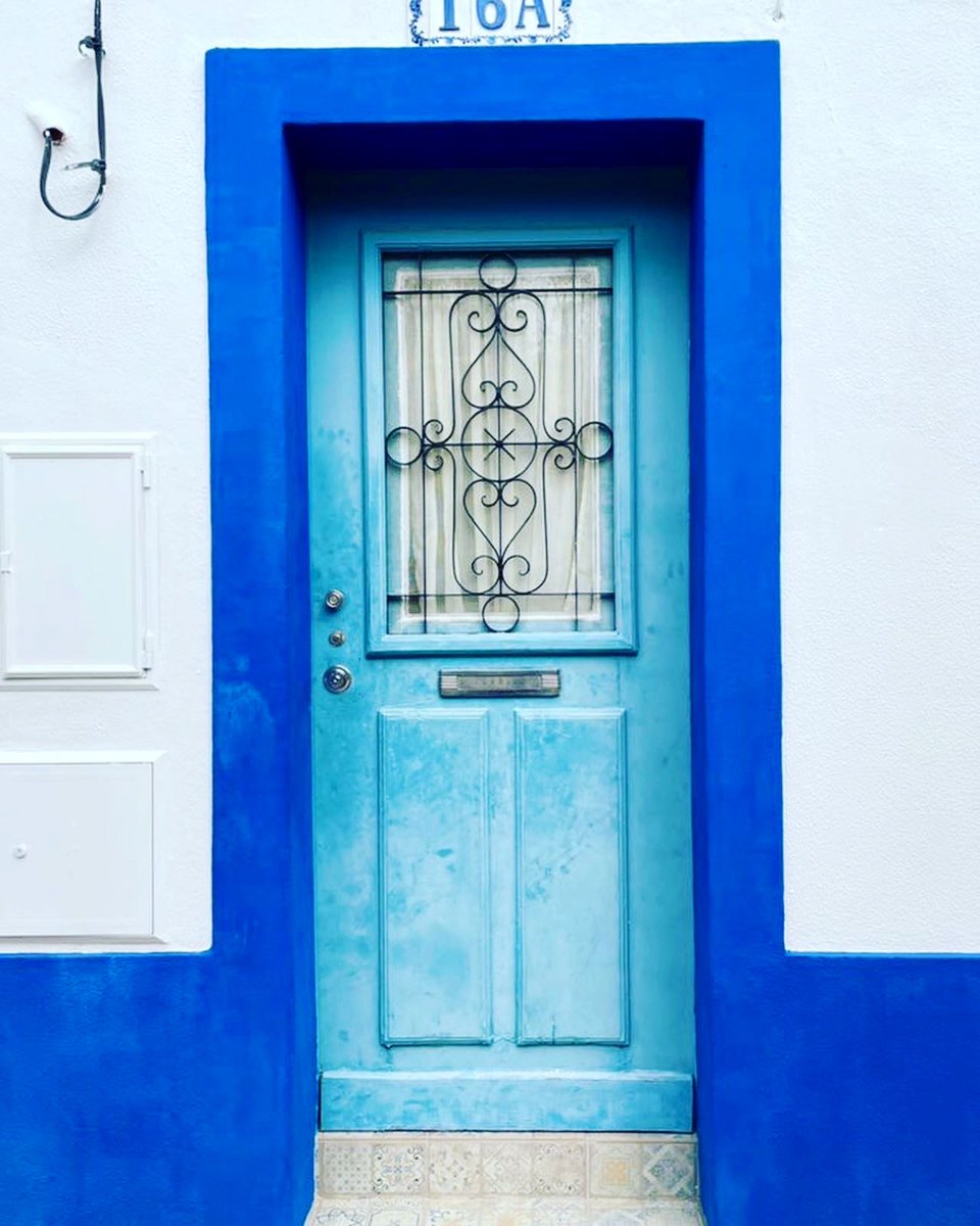 SamWakefieldCC's tweet photo. Entrances and exits…comings and goings…

#doors #Portugal #puertas #Alvor #Silves #Algarve https://t.co/6382koOCL2