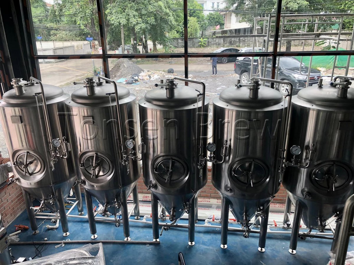 HelenLiu2018's tweet image. The 500L brewery is installed in Asia, 500L 3 vessels in 2 tanks brewhouse, 500L and 1000L fermenters and BBT. 
Email: helen@tonsenbrew.com
Whatsapp: +86 153 1556 2731
#tonsen #fermenter #beerbrewing #beer #brewingco #unitank #fv #cct #bbt #brewingequipment #craftbeer #bière