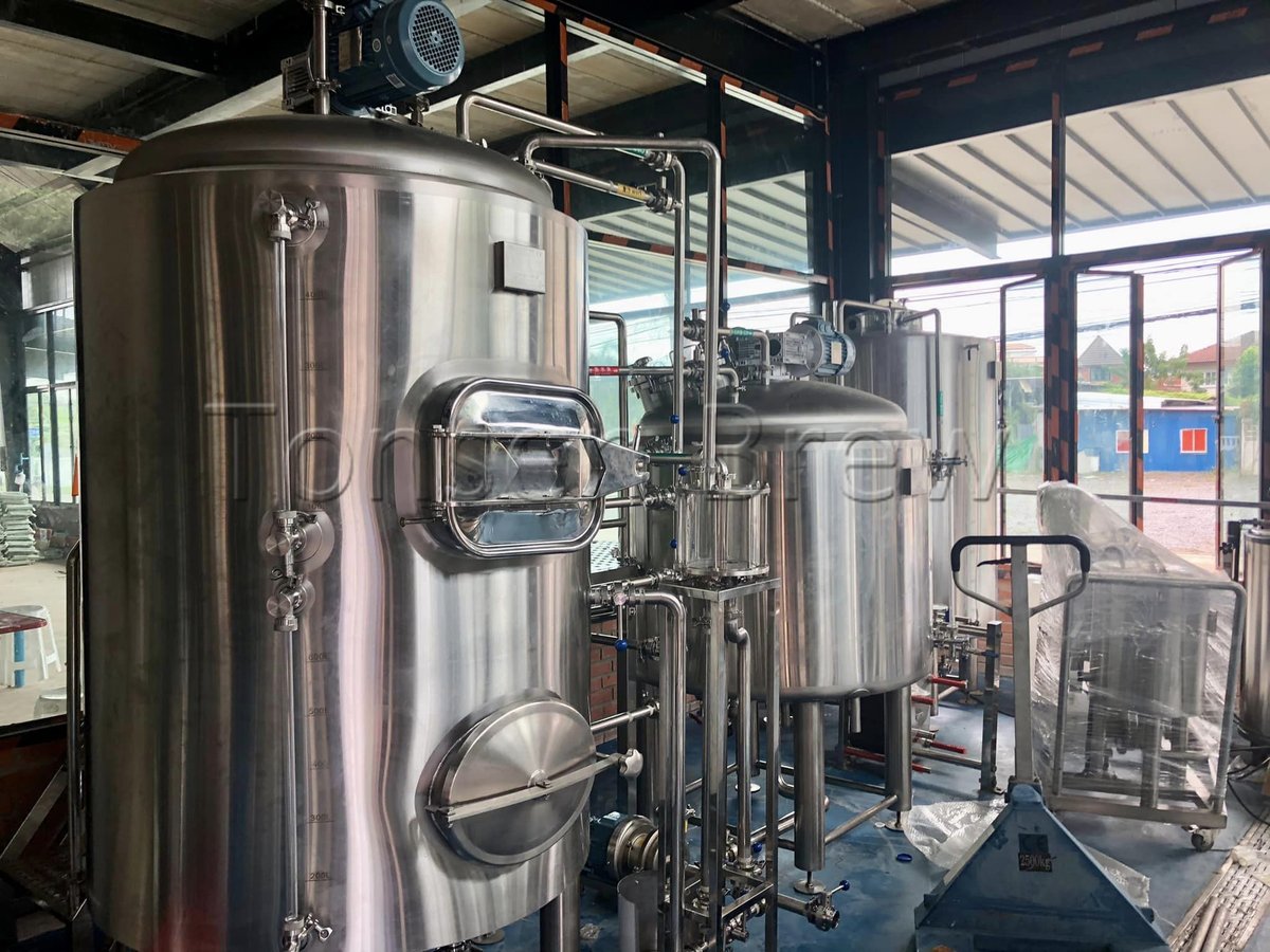 HelenLiu2018's tweet image. The 500L brewery is installed in Asia, 500L 3 vessels in 2 tanks brewhouse, 500L and 1000L fermenters and BBT. 
Email: helen@tonsenbrew.com
Whatsapp: +86 153 1556 2731
#tonsen #fermenter #beerbrewing #beer #brewingco #unitank #fv #cct #bbt #brewingequipment #craftbeer #bière