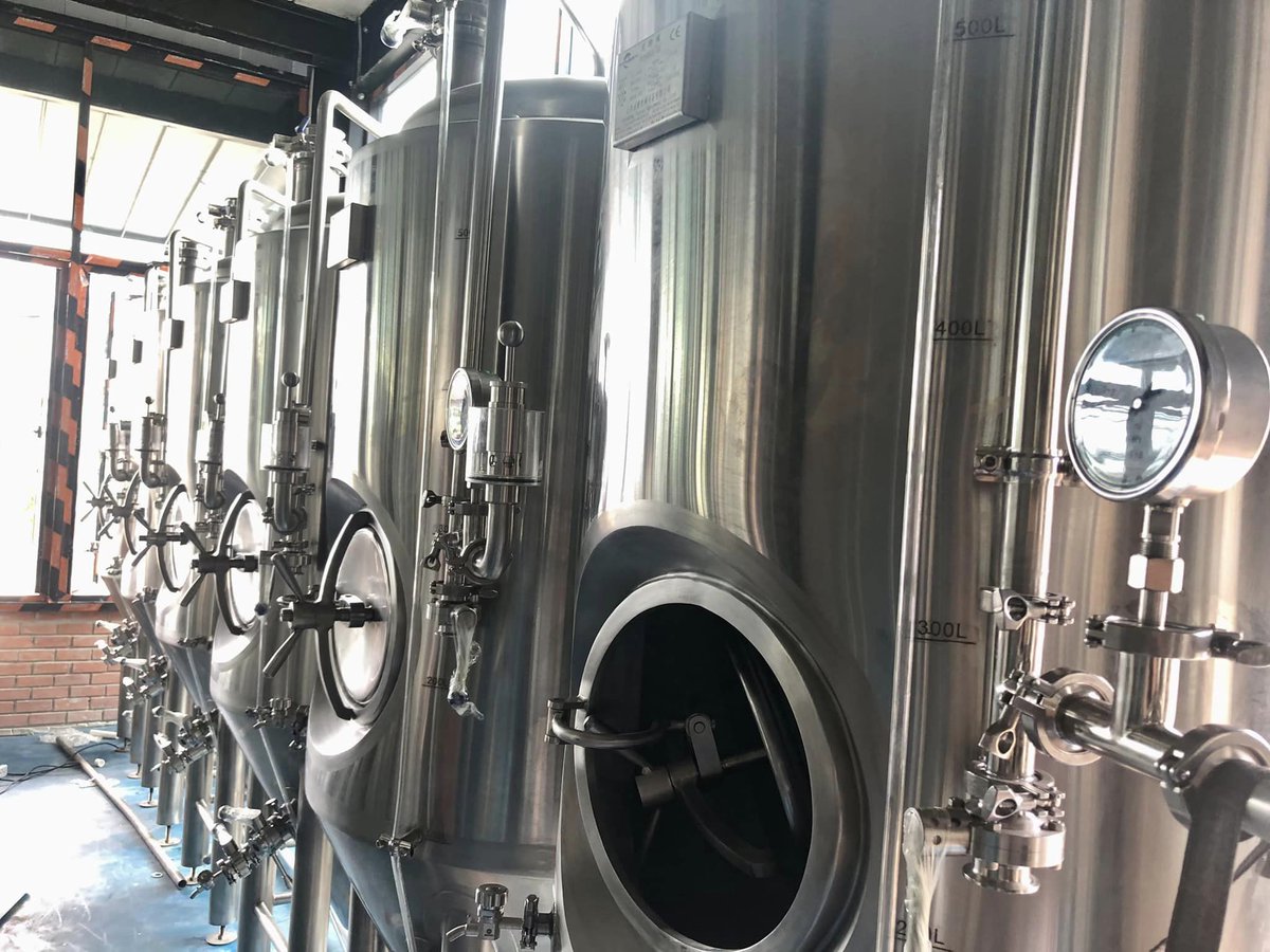 HelenLiu2018's tweet image. The 500L brewery is installed in Asia, 500L 3 vessels in 2 tanks brewhouse, 500L and 1000L fermenters and BBT. 
Email: helen@tonsenbrew.com
Whatsapp: +86 153 1556 2731
#tonsen #fermenter #beerbrewing #beer #brewingco #unitank #fv #cct #bbt #brewingequipment #craftbeer #bière