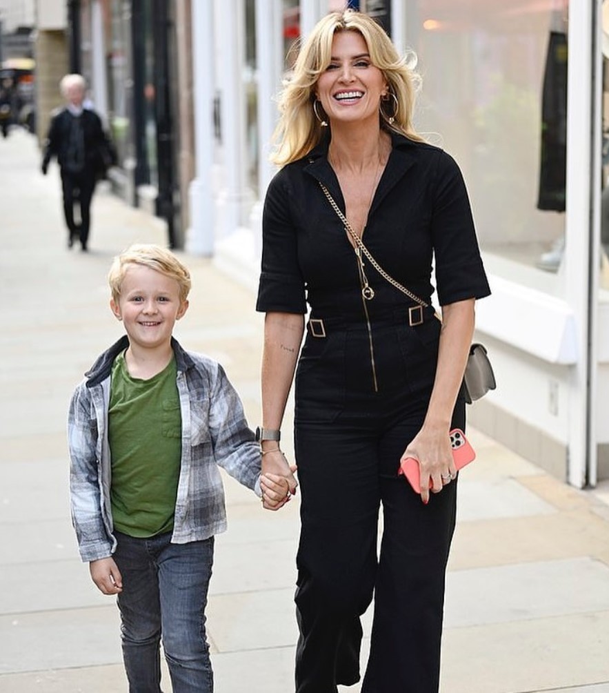 The gorgeous <a href="/sarahjaynedunn/">Sarah Jayne Dunn</a> in Cassandra ❤️

ow.ly/bcQY50KXpEh

#regram #donnaida #donnaidagirls #donnaidadenim #denimlover #denimjumpsuit #jumpsuitstyle #londonstyle