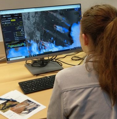 iDEAS_lab_sbg's tweet photo. In a workshop on satellite image analysis, these girls applied custom scripts to detect active fires π₯πΊοΈ #EObrowser #Sentinel2 #wildfire @WomenCopernicus @CopernicusEU https://t.co/BxXjZeDSav