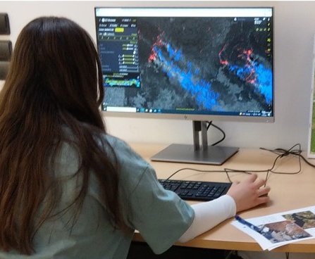 iDEAS_lab_sbg's tweet photo. In a workshop on satellite image analysis, these girls applied custom scripts to detect active fires π₯πΊοΈ #EObrowser #Sentinel2 #wildfire @WomenCopernicus @CopernicusEU https://t.co/BxXjZeDSav