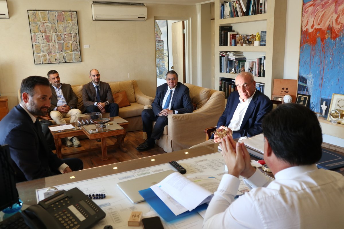 Την πρόταση για δημιουργία Κέντρου Ναυτιλίας &amp; Καινοτομίας στον Πειραιά συζήτησαν σήμερα ο ΥΠΑΝΕΠ <a href="/AdonisGeorgiadi/">Άδωνις Γεωργιάδης</a> με τον Βουλευτή <a href="/yiannismelas/">Γιάννης Μελάς</a>, τον Πρόεδρο του ΕΒΕΠ <a href="/vkorkidis/">Βασίλης Κορκίδης</a>, τον Πρόεδρο Ι. Πολυχρονόπουλο και τους Χρ. Γαβρίλη &amp; Στ. Κολτσίδα από το Βιομηχανικό Πάρκο Σχιστού