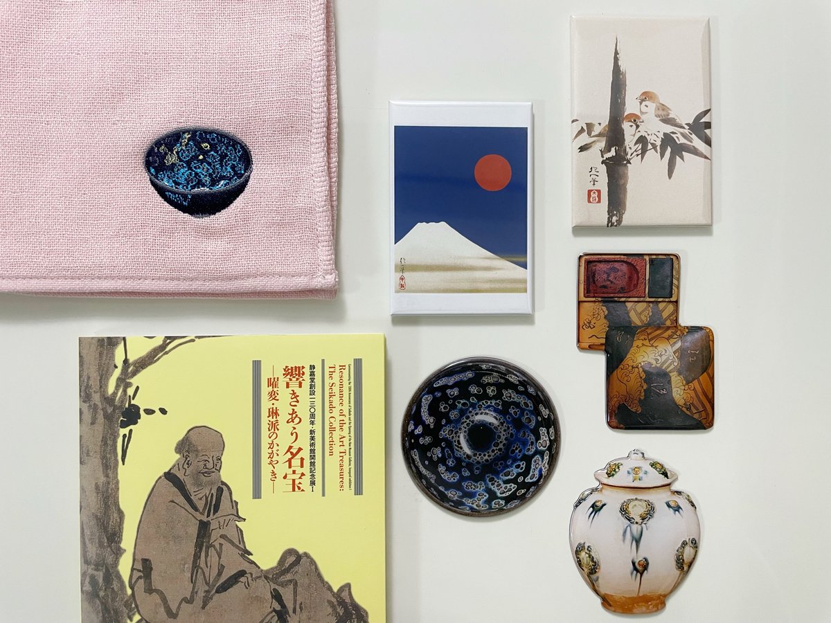 移転オープンした静嘉堂＠丸の内。文化財を改修した館内の設えも素敵でした。アクセスもしやすくなったのでこれからも楽しみです。
話題の曜変天目のぬいぐるみは人気のようでした。マグネットも宇宙感増して可愛いですよ🪐