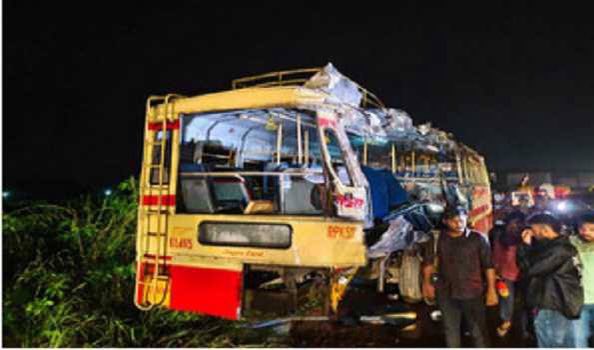 allindiamedia21's tweet photo. PALAKKAD: 5 students among 9 dead as school trip vehicle rams KSRTC bus in Kerala https://t.co/eQ0eavd6Mk