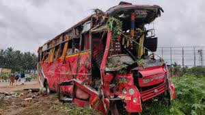 allindiamedia21's tweet photo. PALAKKAD: In a gruesome accident, nine people were killed and more than 50 others injured when a tourist bus carrying school children rammed into a KSRTC bus at Vadakkenchery in the district in the early hours of Thursday. https://t.co/cQs3wmpjum