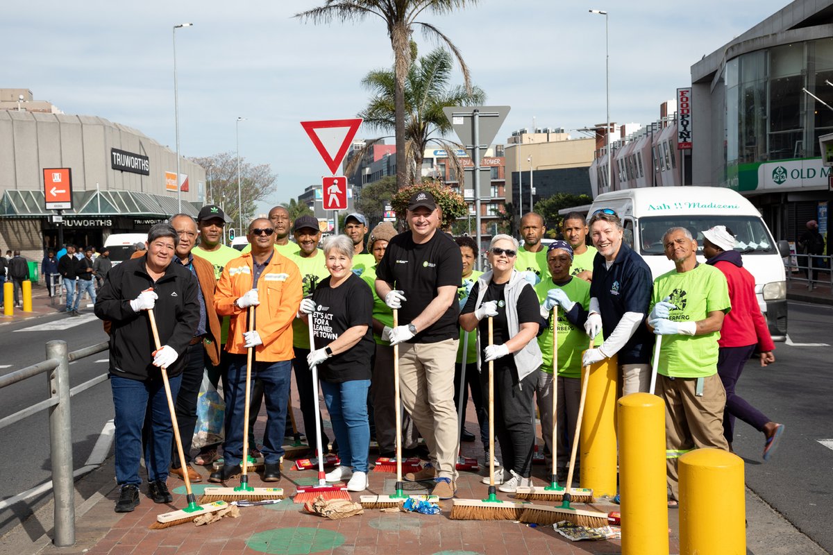 gtp_the's tweet photo. A special thanks to USABCO in Bellville for donating 50 Securilock Brooms, 30 Coir Brooms, 60 Pairs of Gloves, 25 Jumbo Dustpans and 10 Garden Rakes towards the City's Spring Clean Up initiative in partnership with The Greater Tygerberg Partnership!

#myGTP #springcleaning https://t.co/GQCgWaecr4