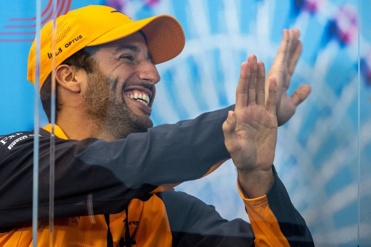 ricciardopics's tweet photo. who is the cutest man alive and why is he daniel joseph ricciardo 🥹 https://t.co/yvPr9PtTsN