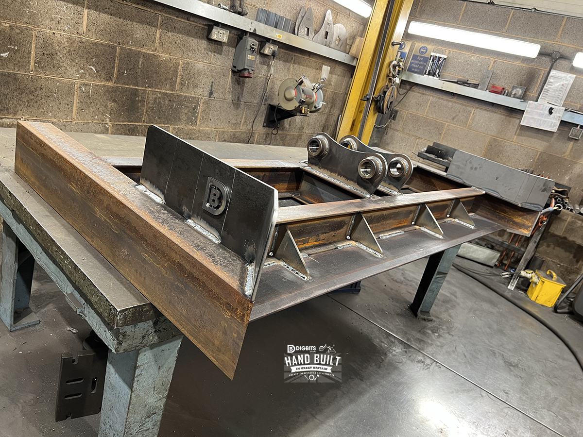 On the level!
Another mini excavator Grading Beam on the bench.

Built entirely in our Rugeley works, using quality British Steel beams.

Shop the range: digbits.co.uk/grading-beam.h…
#gradingbeam #excavatorgradingbeam