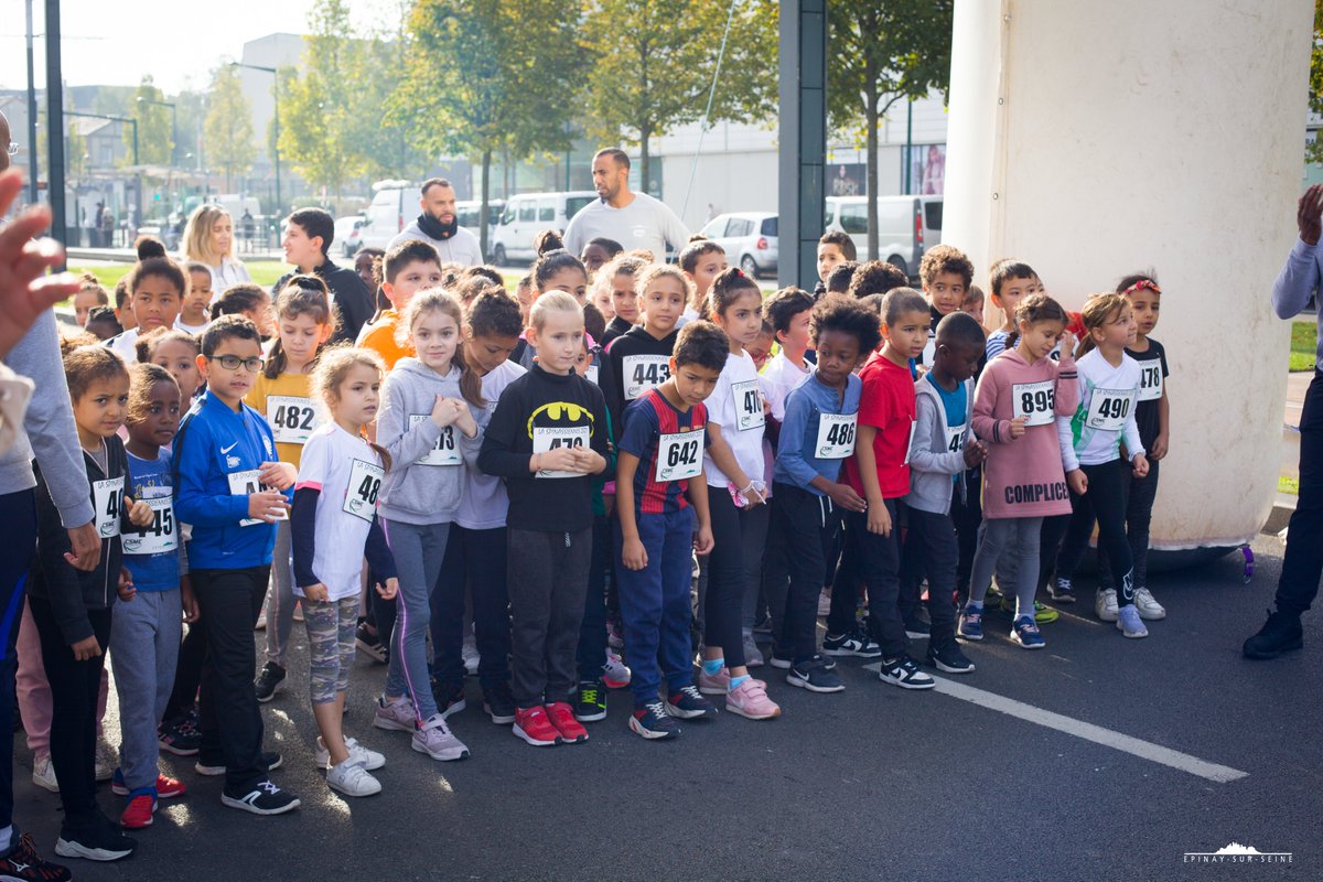 epinaysurseine's tweet photo. #jeudiphoto [ La Spinassienne ]🏃‍♀️
✅ Amis coureurs, préparez-vous ! La Spinassienne revient le 16/10 pour une 12ème édition ! 
👉Les inscriptions sont ouvertes jusqu'au 13/10 ! 
ℹ️ https://t.co/aiu6dXU2hp 
📸 édition 2021
#EpinaysurSeine #SSD93  #semimarathon #spinassienne #IDF https://t.co/AfSsDWHFGM