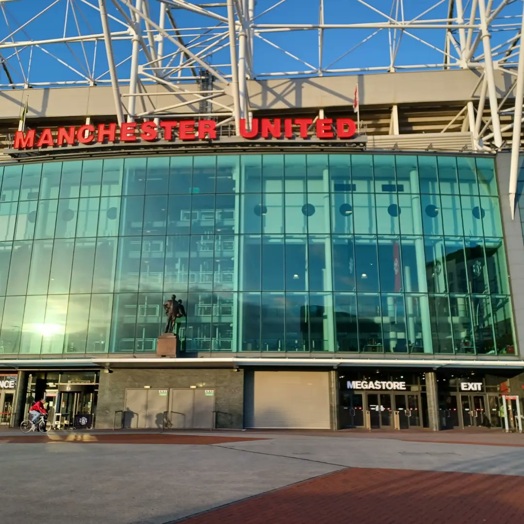 PhexShow's tweet photo. The sun has joined us ahead of day two at #PHEXManchester. Doors open at 10am. Join us for another day of freebies, competitions, product launches and maybe a cheeky pint or two #Plumbing #Heating #Exhibition https://t.co/WgM1aU3RaI