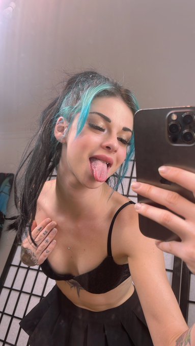 Tomorrow is my bdaaaaay🧚&zwj;♂️ https://t.co/ymZePx3AIS