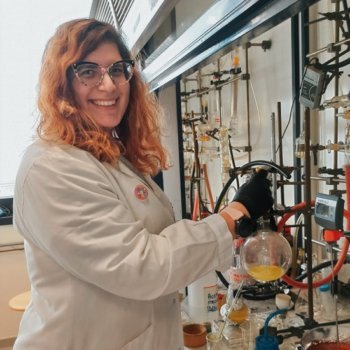 cnr_scitec's tweet image. 📢# Meet Benedetta Squeo! @LolletLollet is a research scientist at #pop_lab_advancedmaterials. She works on the design and development of new materials for organic electronics, infrared emissive and absorbing material. A good emission is a red emission! #womenscienceday 1/ 2