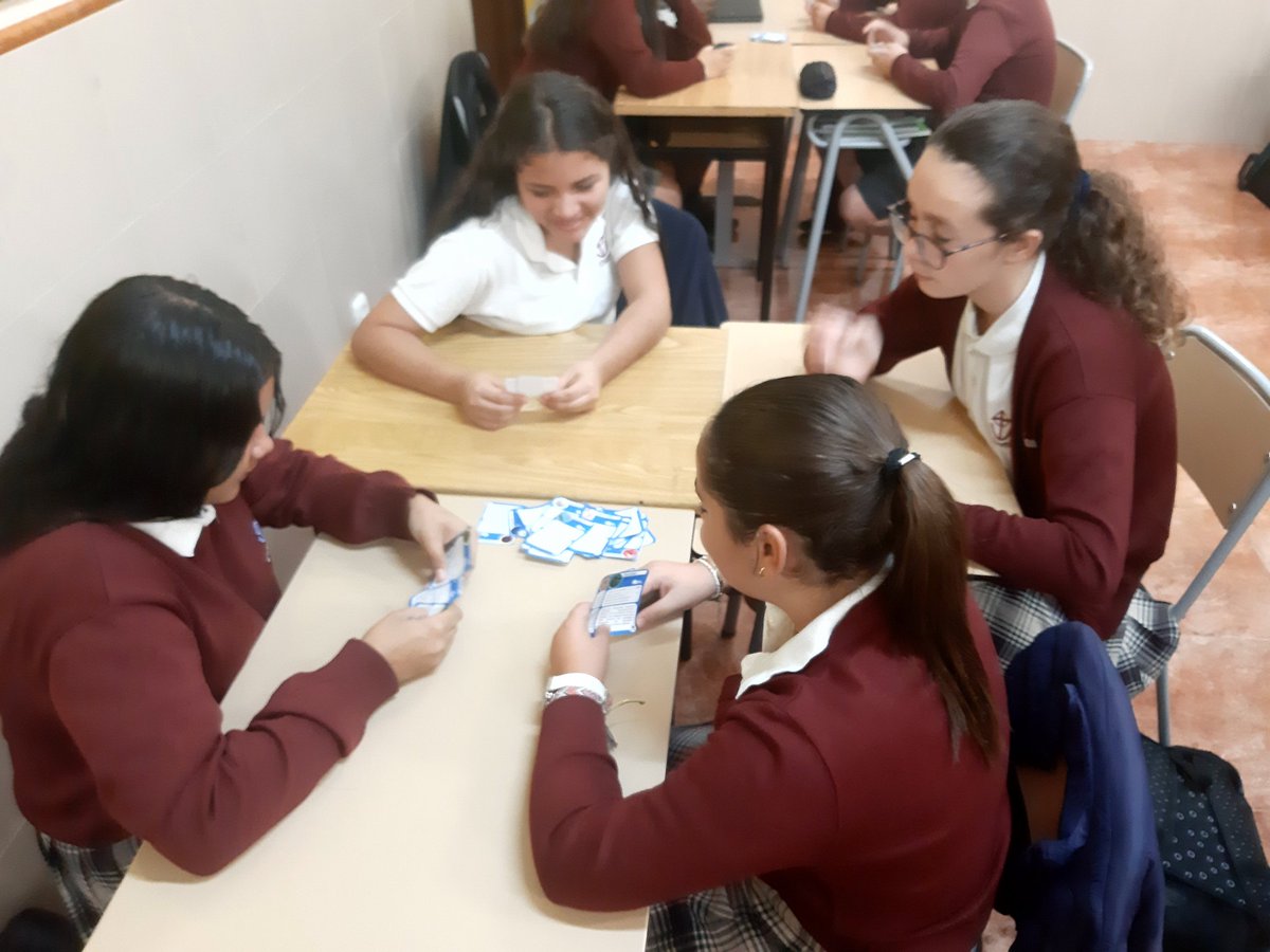 coamisestao's tweet photo. Proiektuak martxan! DBH1 eko ikasleak murriztu ditugu mikroorganismoak ezagutu ditzaten! ¡Proyectos en marcha! ¡Hemos encogido al alumnado de 1° de ESO para q conozcan los microorganismos! https://t.co/vYpywk9jpz