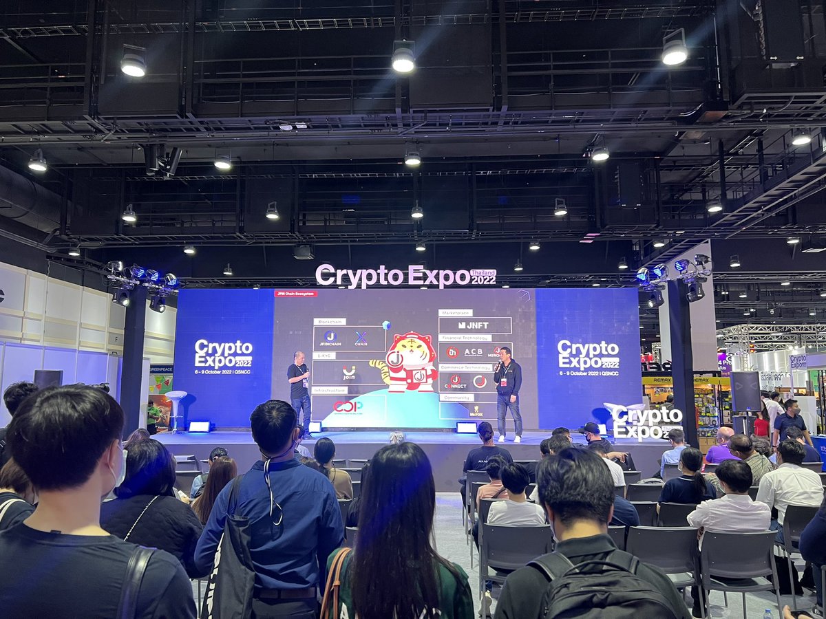 aline_tsutsu's tweet photo. exploring #crypto field in #Bangkok https://t.co/p6blP6rAh8