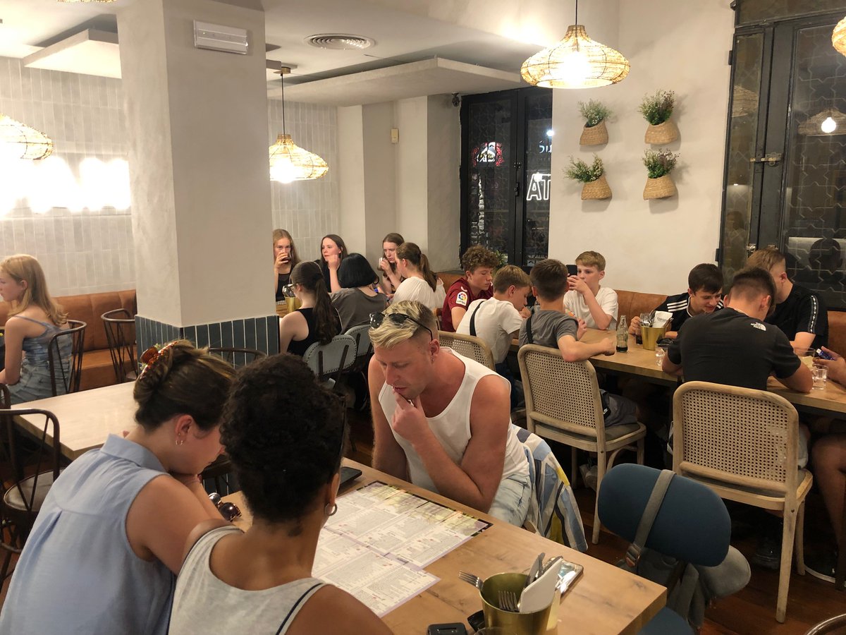 guiseleyschool's tweet photo. Seville Day 3! 🌅

Our students and faculty had an amazing time on a walking tour of Seville, as well as paying a visit to the Flamenco Museum, where they got to see the dance in action. 💃👏 https://t.co/1VAPieWagY