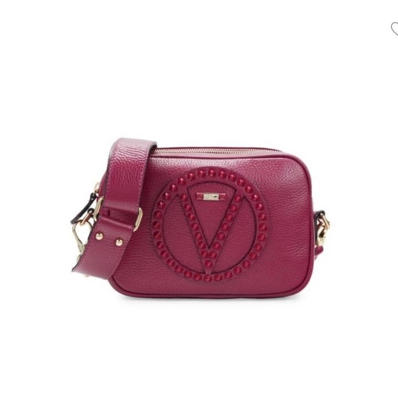 LilysShoes's tweet photo. So good I had to share! Check out all the items I'm loving on @Poshmarkapp #poshmark #fashion #style #shopmycloset #loungefly #mariovalentino #wayuutribe: https://t.co/qocBCRtEqJ https://t.co/kefqsTC5Dw