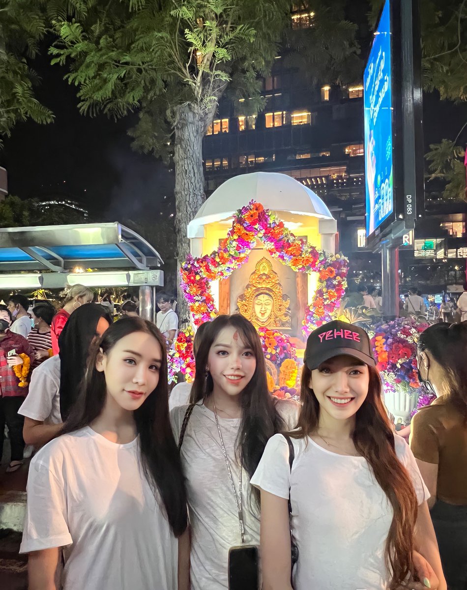 DonutLady2's tweet photo. งานนวราตรี https://t.co/dJPAio3i09