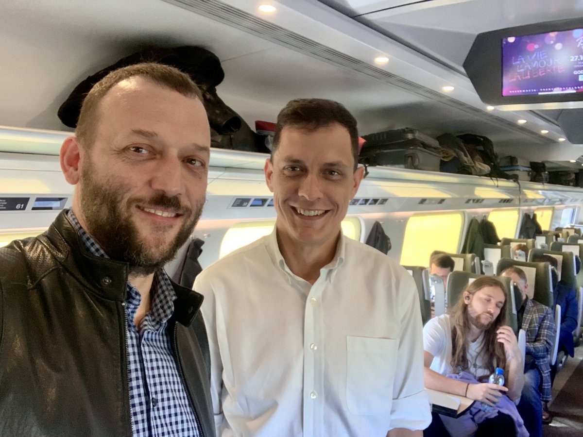 AdamJadczak's tweet photo. Świat jest mały! Jadę na @infosharepl i kogo spotykam? Maciej Zaleski i  zespół #TIMONI, polskiego start-upu, który stworzył platformę wspierającą zespoły #devops / #sysops  w zakresie orchestracji #kubernetes. Kto jeszcze jedzie na Infoshare z Warszawy Pendolino o 7:20?😊 https://t.co/Th52lLlw8i