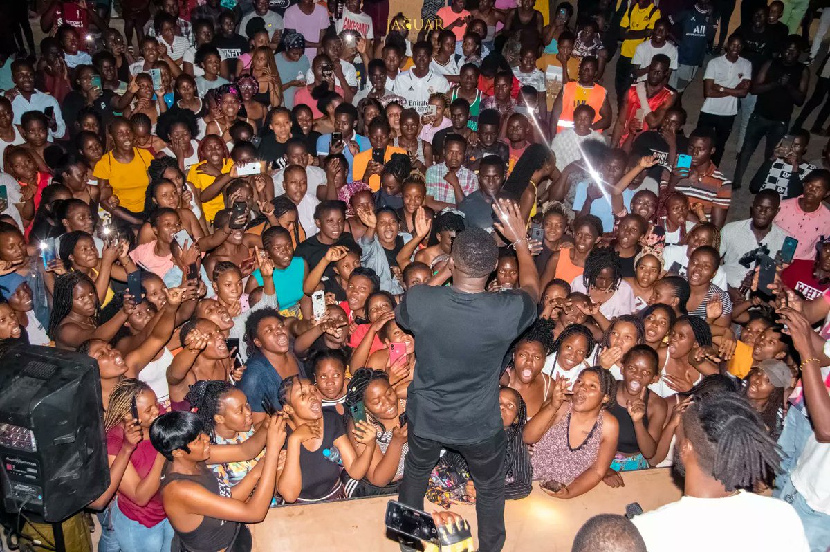 RobertoZambia's tweet photo. Had loads of fun with our Friends at Evelyn Hone College Last evening, Sampled my forthcoming single too ❤  If there is anything I am grateful for is support from all of you. THANK YOU 👏

Pulled up with my people 🚨

NIPA YOU ARE NEXT. 
NEXT WEEK TUESDAY 👏 https://t.co/0CVxOhpns0
